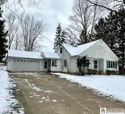 2383 W Becker Rd, Gowanda, NY 14070