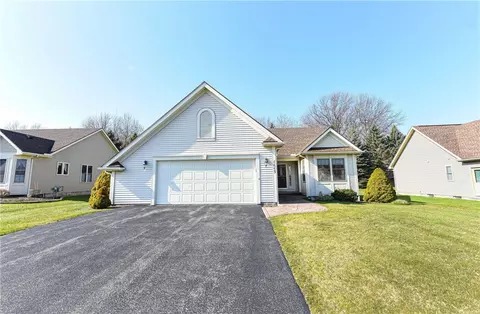 1113 Twin Leaf Ter, Webster, NY 14580