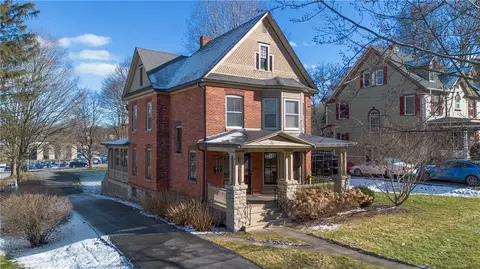 17 Pleasant St, Clifton Springs, NY 14432