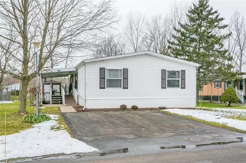 247 Sunset Dr, Holley, NY 14470