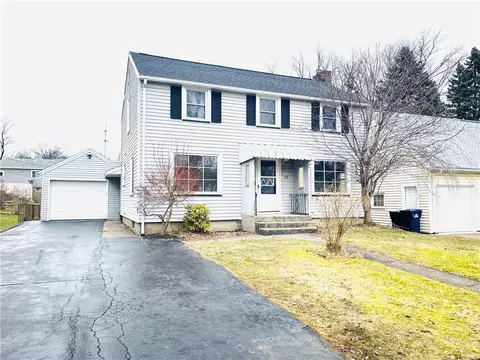 18 Queensboro Rd, Irondequoit, NY 14609