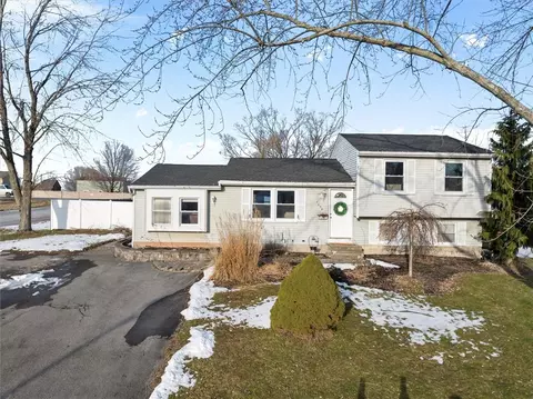 7634 Fitzpatrick Dr, Clay, NY 13088