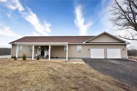 115 County Rd 28, Farmington, NY 14425