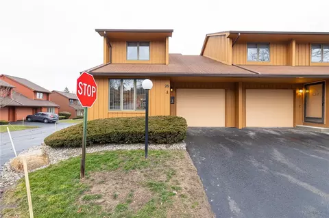 28 Maybrook Ln, Perinton, NY 14450