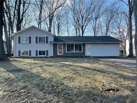37 Lida Ln, Greece, NY 14616