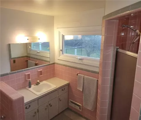 Bath - 57 High Pt, Irondequoit, NY 14609 photo 4 of 5