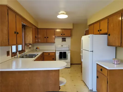 Kitchen - 57 High Pt, Irondequoit, NY 14609 photo 3 of 4