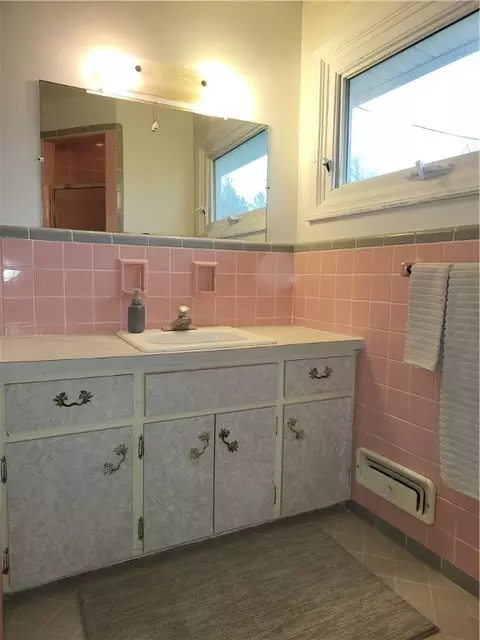 Bath - 57 High Pt, Irondequoit, NY 14609 photo 3 of 5