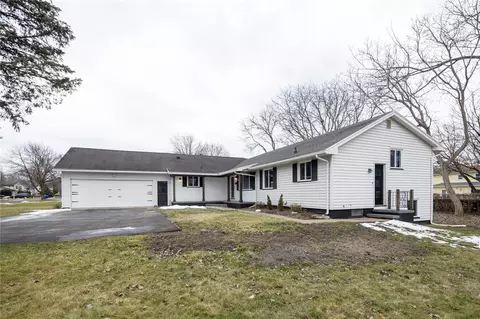 15 Radarick Dr, Gates, NY 14624