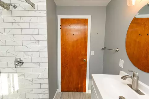 Bath - 503 Pineview Dr, Webster, NY 14580 photo 4 of 4
