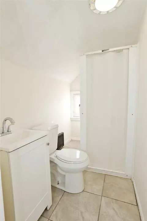 Bath - 37 Broderick Dr, Irondequoit, NY 14622 photo 4 of 4