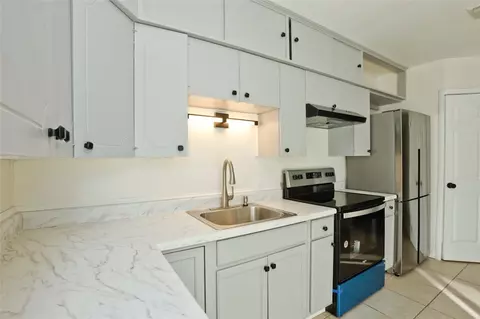 Kitchen - 37 Broderick Dr, Irondequoit, NY 14622 photo 2 of 5