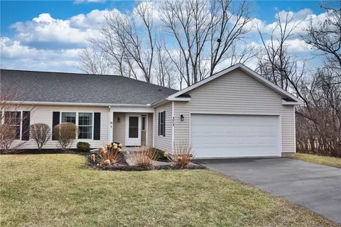 373 Walker Dr, Canandaigua, NY 14424