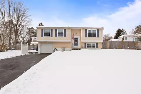1538 Bluestem Ct, Walworth, NY 14568