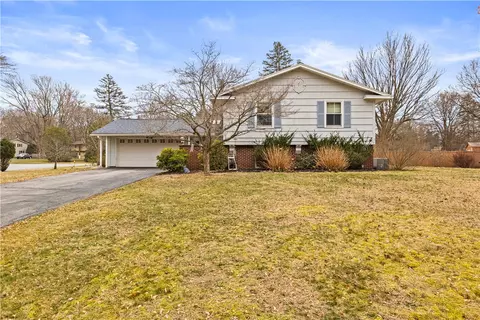 6 Snowberry Cir, Penfield, NY 14526