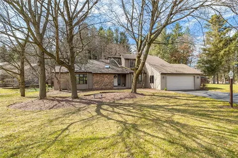 3 Northwood Dr, Perinton, NY 14450