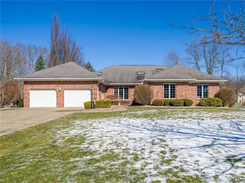 1136 Amberwood Ln, Webster, NY 14580
