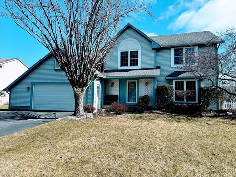 96 Twin Oak Dr, Gates, NY 14606