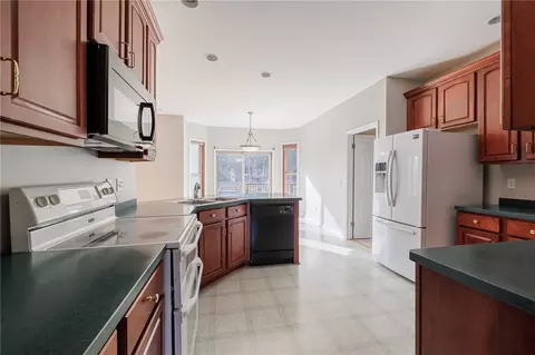 Kitchen - 27 Angels Path, Webster, NY 14580 photo 2 of 4