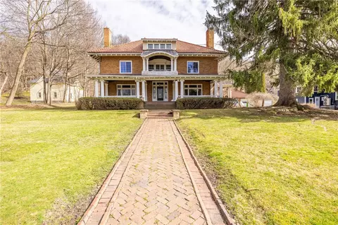 38 Park St, Warsaw, NY 14569