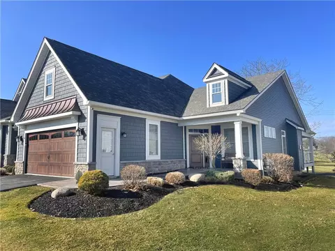 6 Greenpoint Trl, Pittsford, NY 14534