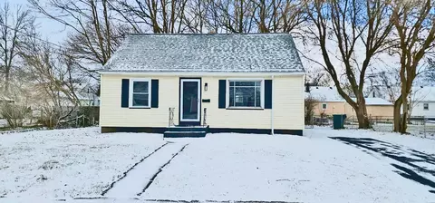 60 Fieldwood Dr, Rochester, NY 14609