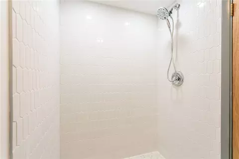 Bath - 728 John Glenn Blvd, Webster, NY 14580 photo 4 of 4