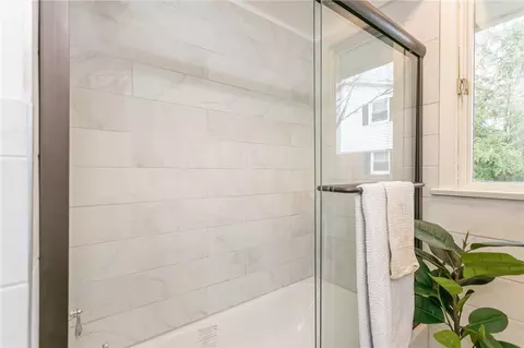 Bath - 728 John Glenn Blvd, Webster, NY 14580 photo 2 of 4