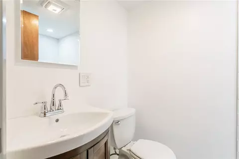 Bath - 728 John Glenn Blvd, Webster, NY 14580 photo 3 of 4