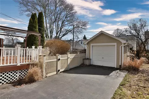 Exterior - 75 Spencer Rd, Irondequoit, NY 14609 photo 13 of 15