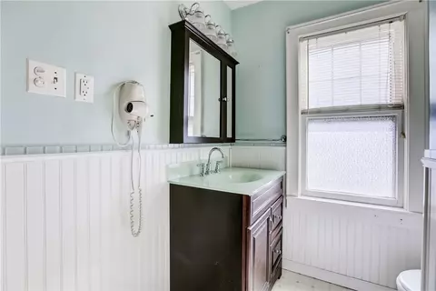 Bath - 75 Spencer Rd, Irondequoit, NY 14609 photo 2 of 2