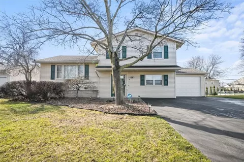 17 Valencia Dr, Gates, NY 14606
