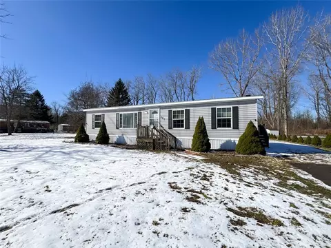 305 Macintosh Rd, Ontario, NY 14519