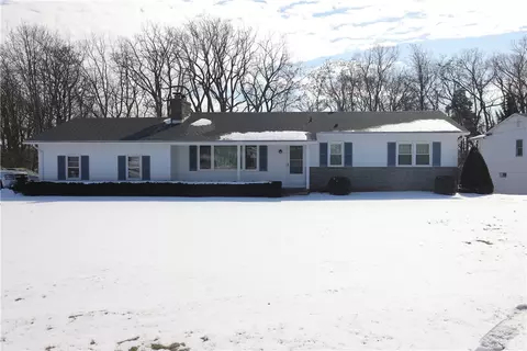 56 Valley View Dr, Brockport, NY 14420