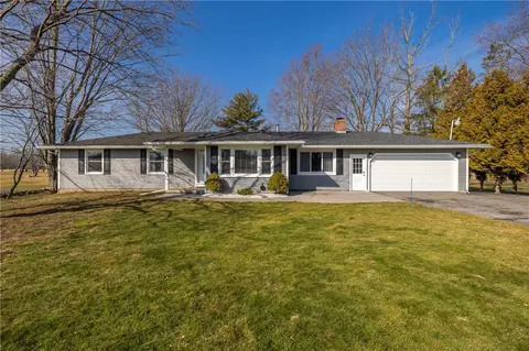 3215 Clarkson Parma Townline Rd, Brockport, NY 14420