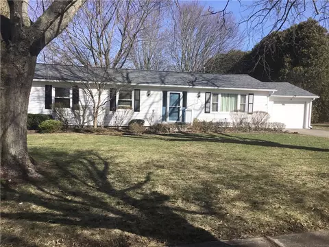 4 Jefferson Ave, Le Roy, NY 14482