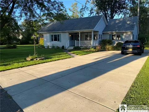 5 Crooked Brook Ln, Dunkirk, NY 14048