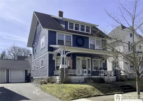 28 Chestnut St, Jamestown, NY 14701