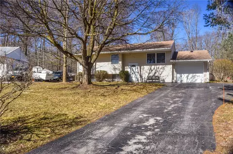 21 Somerset Ln, Victor, NY 14564