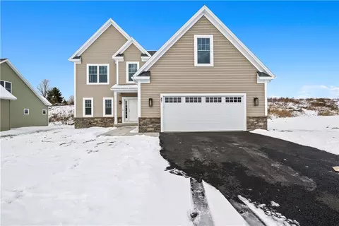 87 Chatwood Ln, Henrietta, NY 14467