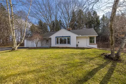 141 Pine Hill Rd, Parma, NY 14559