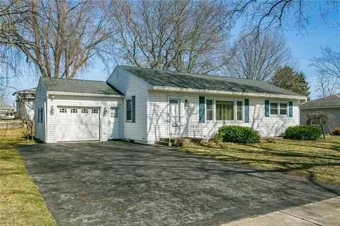 161 Spruce Ln, Irondequoit, NY 14622