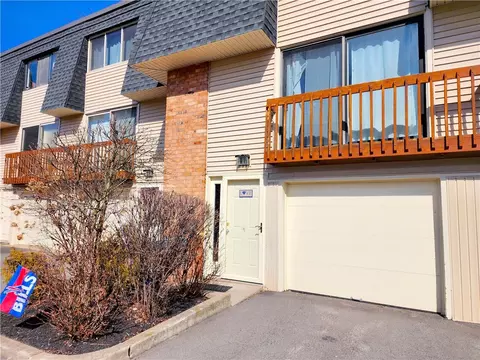 77 Penn Ln, Rochester, NY 14625