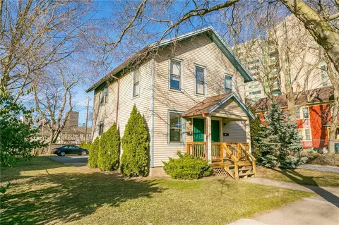 47 Alexander St, Rochester, NY 14620