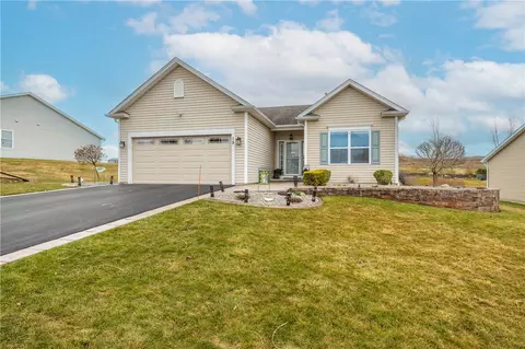 15 Club House Dr, Chili, NY 14428