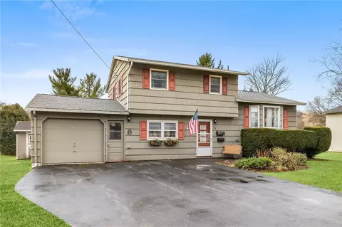104 Blueberry Ln, Syracuse, NY 13219