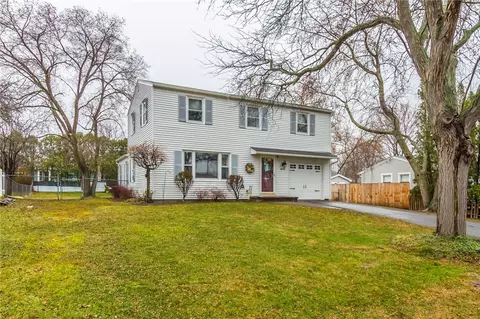 18 Dorset Dr, Canandaigua, NY 14424