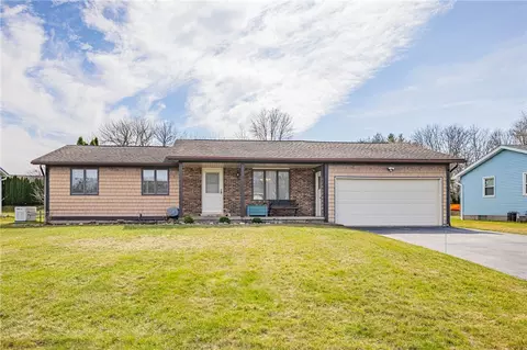 37 Toper Trl, Greece, NY 14612