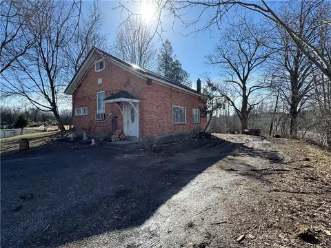 1684 Turnpike Rd, Throop, NY 13021