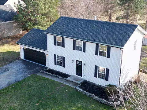 9 Old Meadow Ct, Livonia, NY 14487